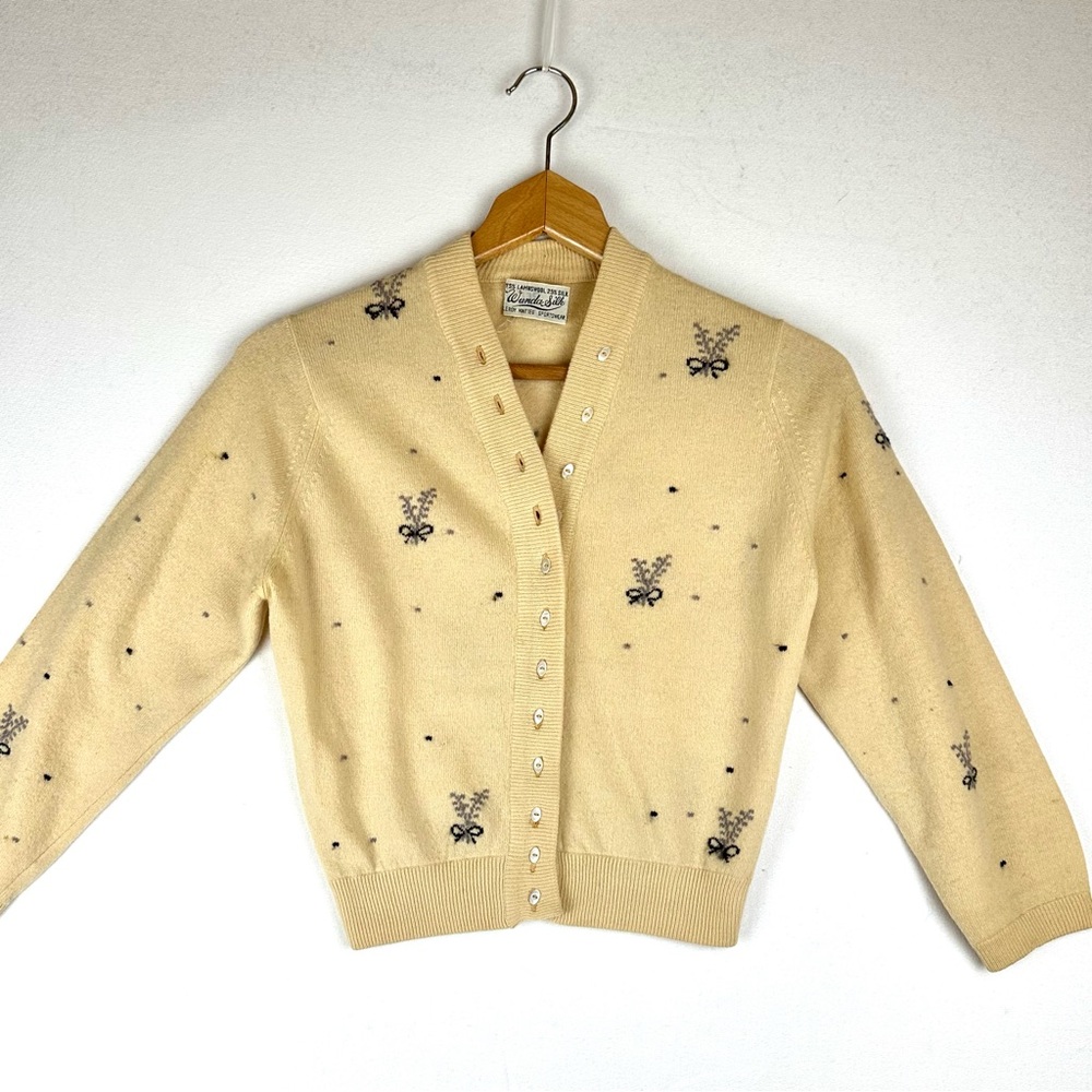 Wunda Silk Lambswool/Silk‎ Bouquet Motif Cardigan Sweater Vintage Cottagecore